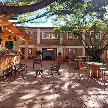 Island Continent Hotel Ivato  Exterior foto