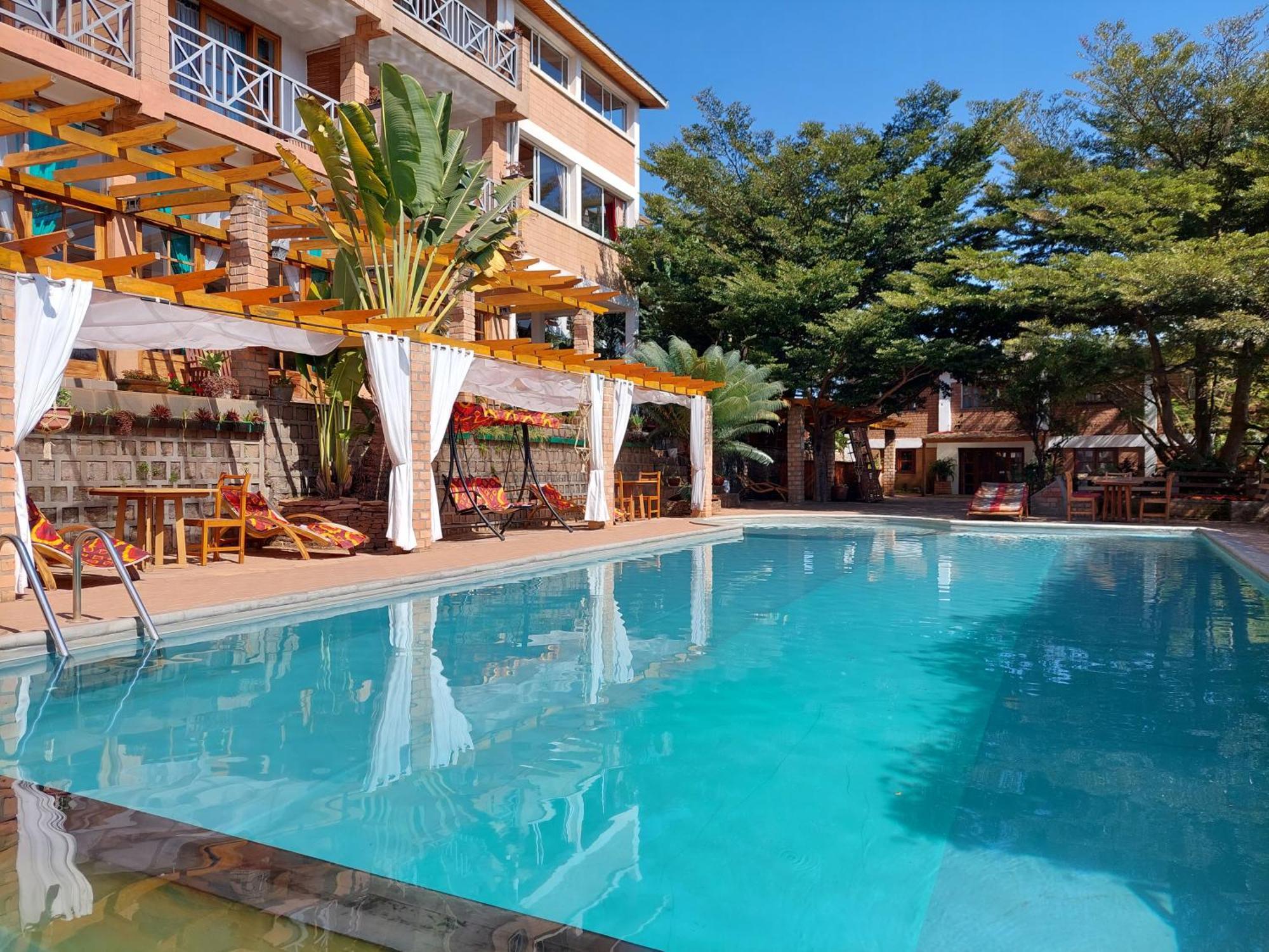 Island Continent Hotel Ivato  Exterior foto