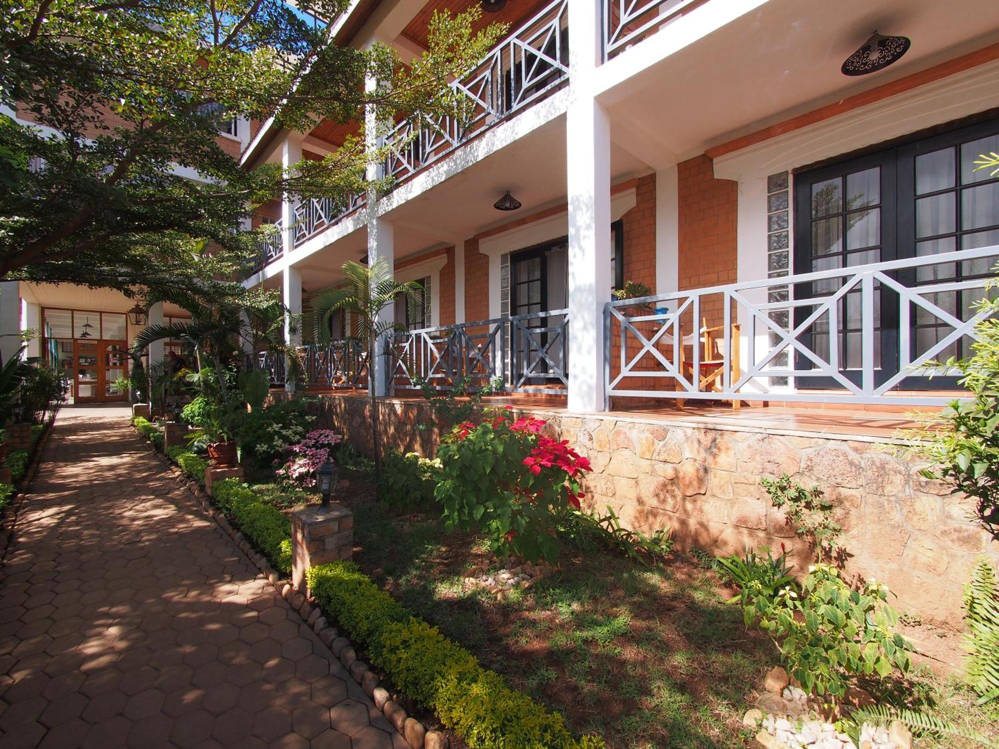 Island Continent Hotel Ivato  Exterior foto