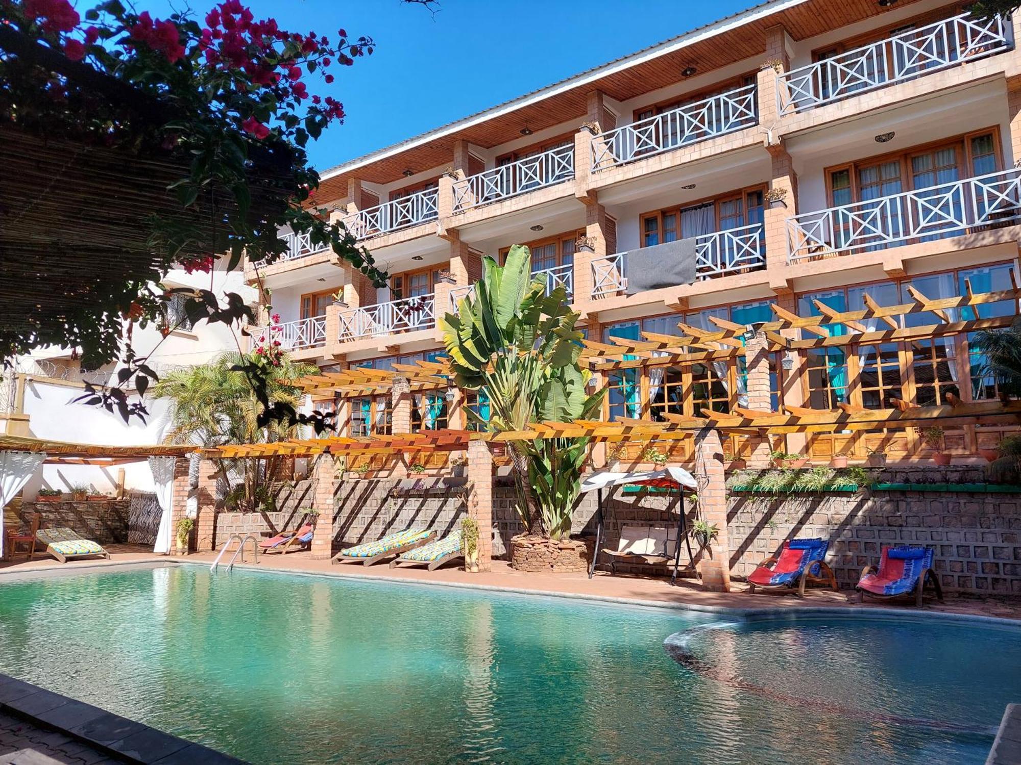 Island Continent Hotel Ivato  Exterior foto
