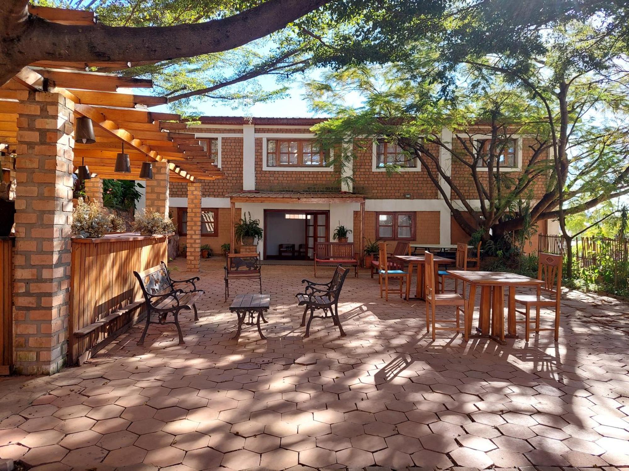 Island Continent Hotel Ivato  Exterior foto