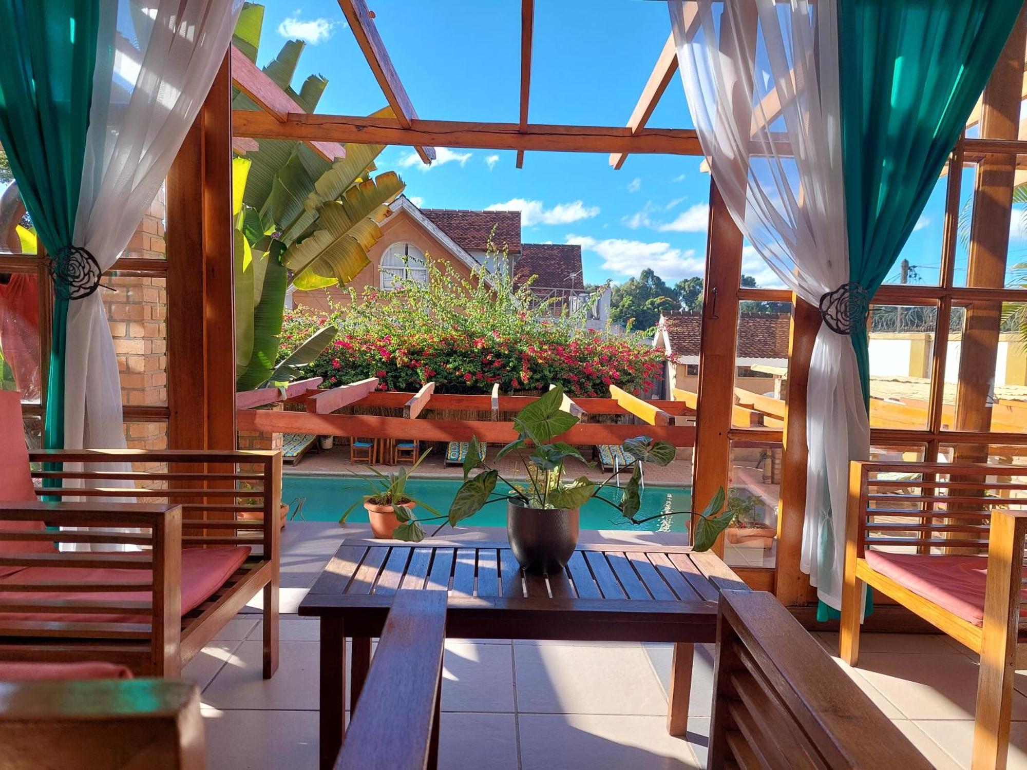 Island Continent Hotel Ivato  Exterior foto